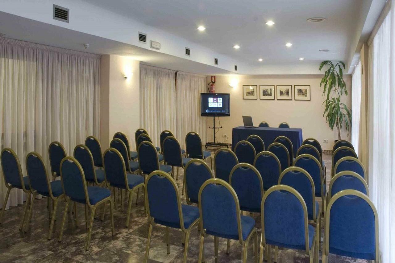Hotel Leuka Alicante Üzleti fotó